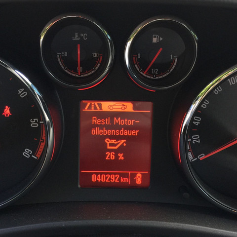 Wie Ist Das Gemeint Wenn Das Display Meines Autos Die Restliche Motorollebensdauer Mit 26 Anzeigt Auto Kfz Mobil