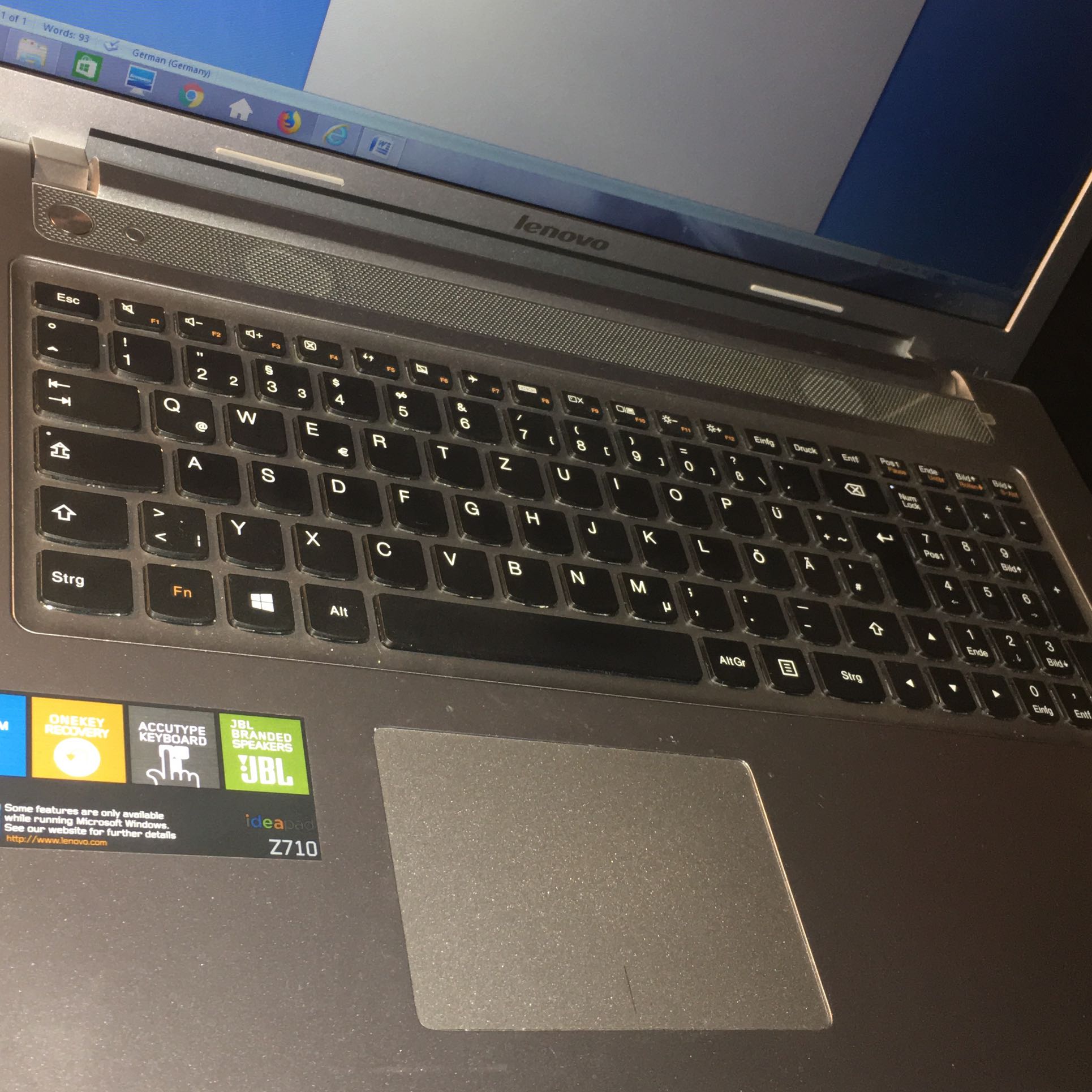 Wie kann ich an meinem Laptop Anführungszeichen UNTEN machen? (Computer