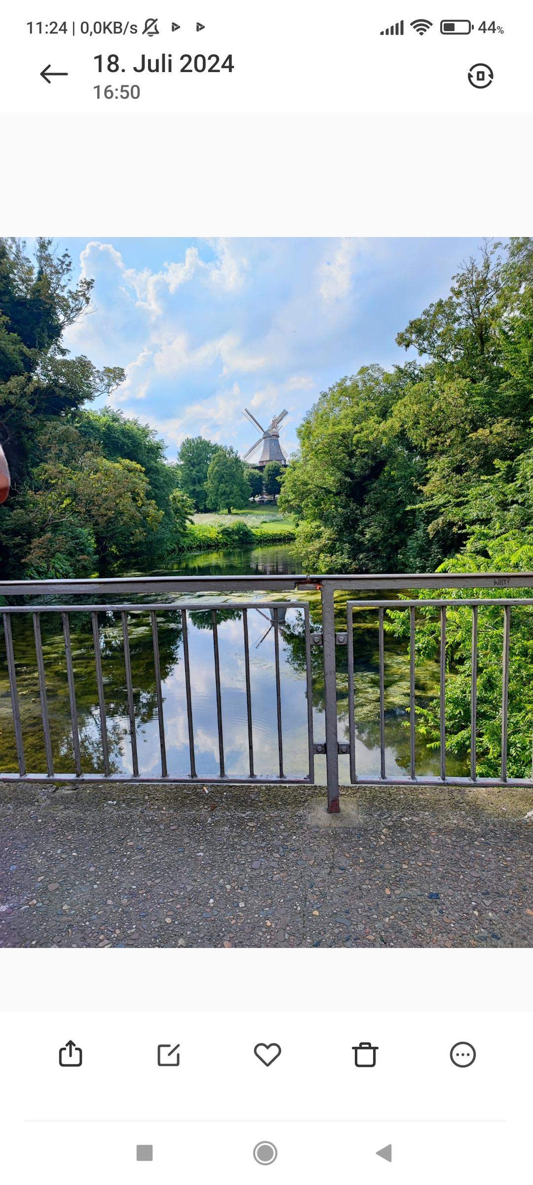 Wie kann ich auf Englisch dieses Bild beschreiben? (Bildbeschreibung)