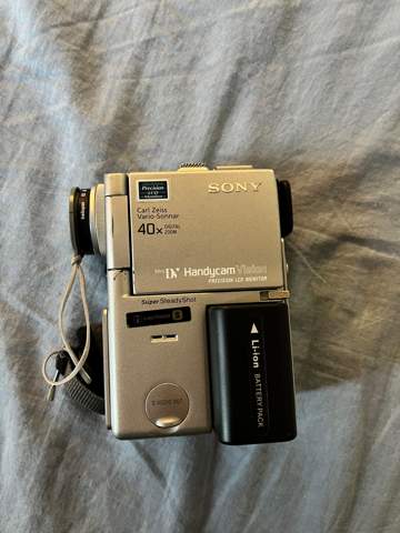 Wie kann ich aufnahmen auf dieser alten Sony Videokamera sehen?