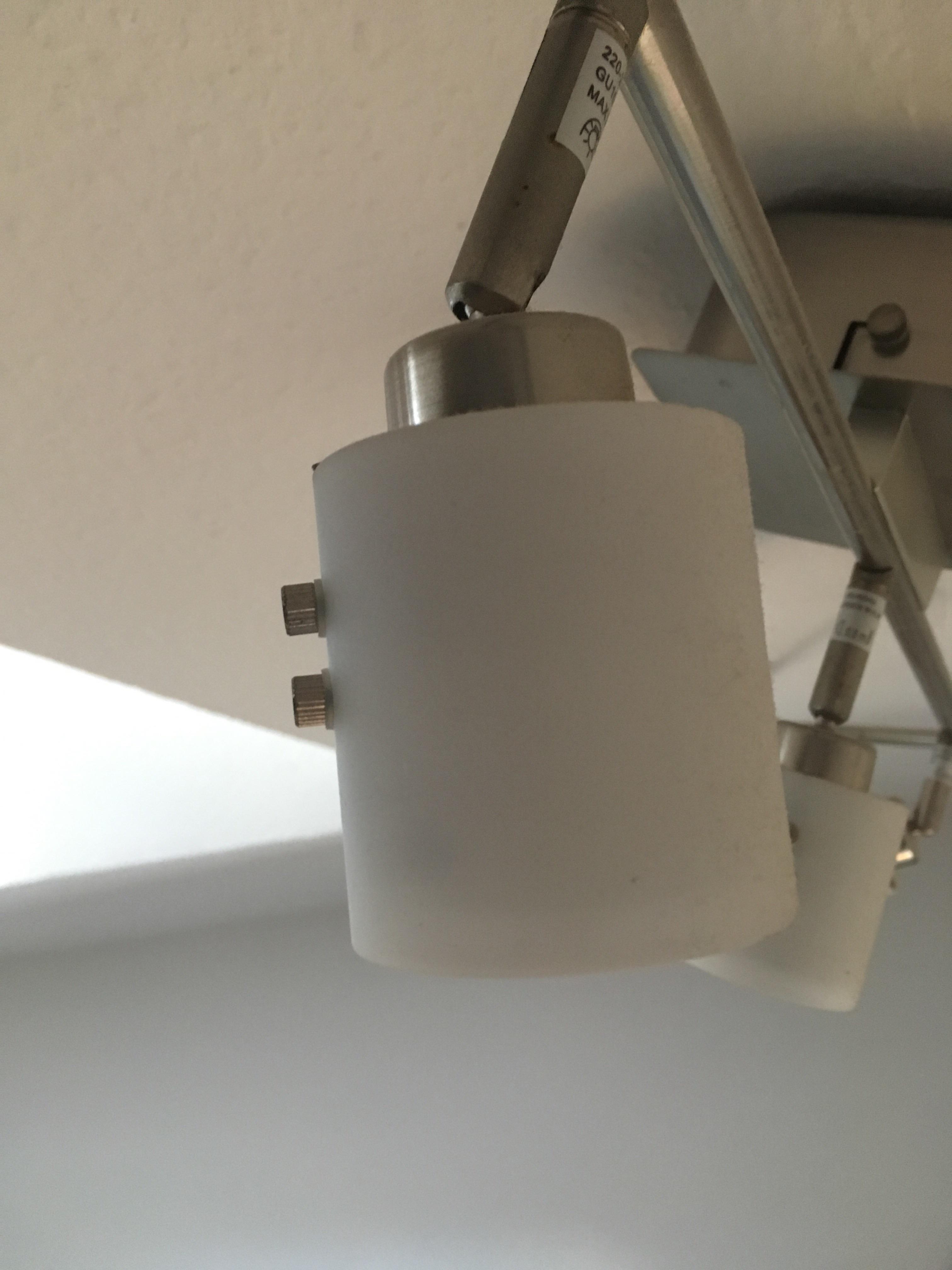Wie kann ich bei meiner lampe die birne wechseln? (Computer, Technik, Spiele und Gaming)