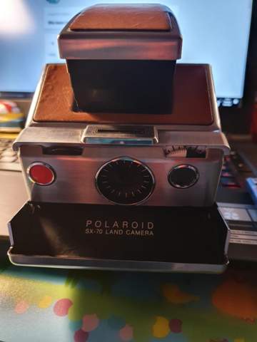 Wie kann ich beim Polaroid SX 70 Film die Batterien messen?