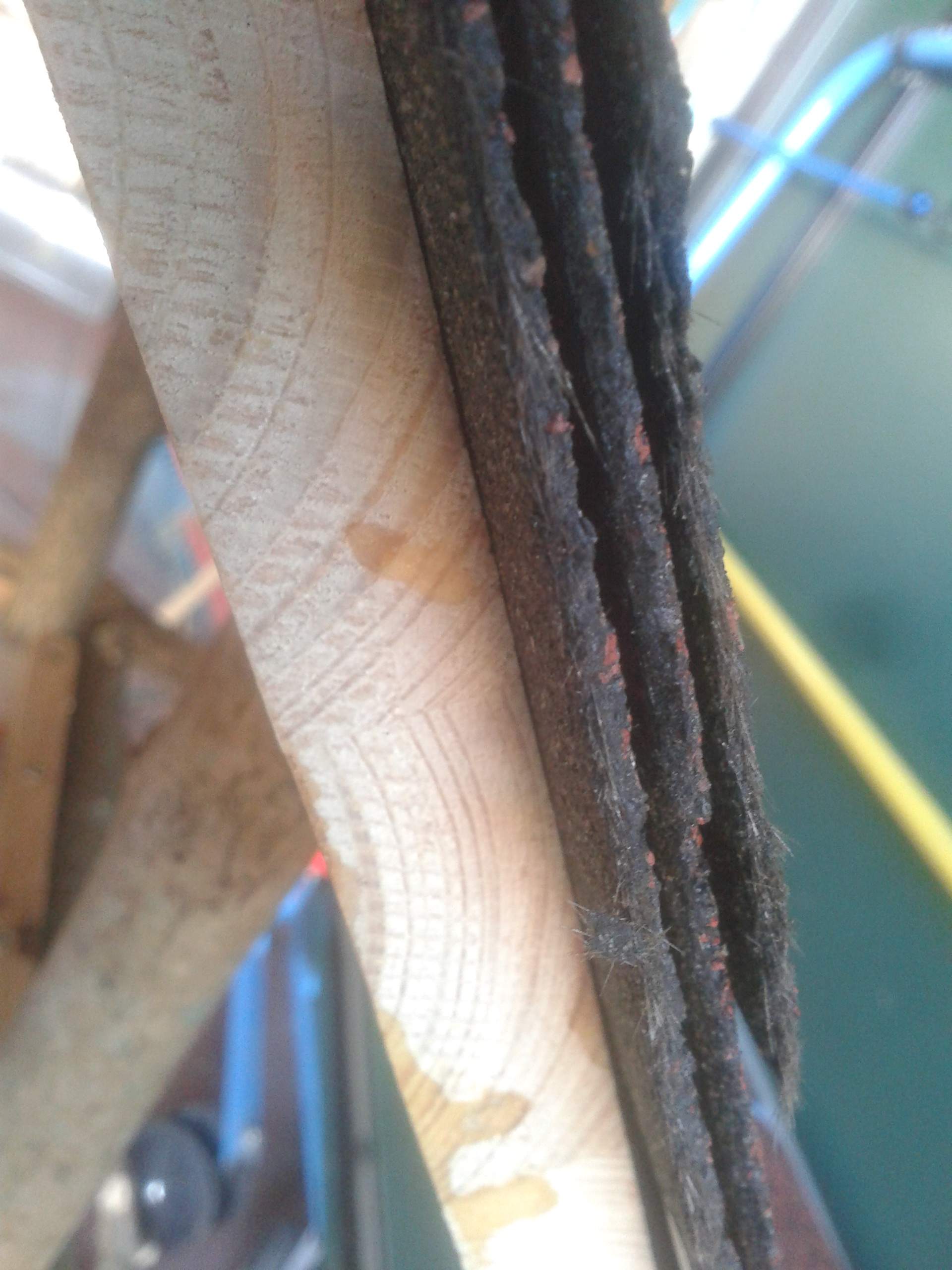 Wie kann ich Dachschindeln (Bitumenbahnen) biegen, ohne dass sie