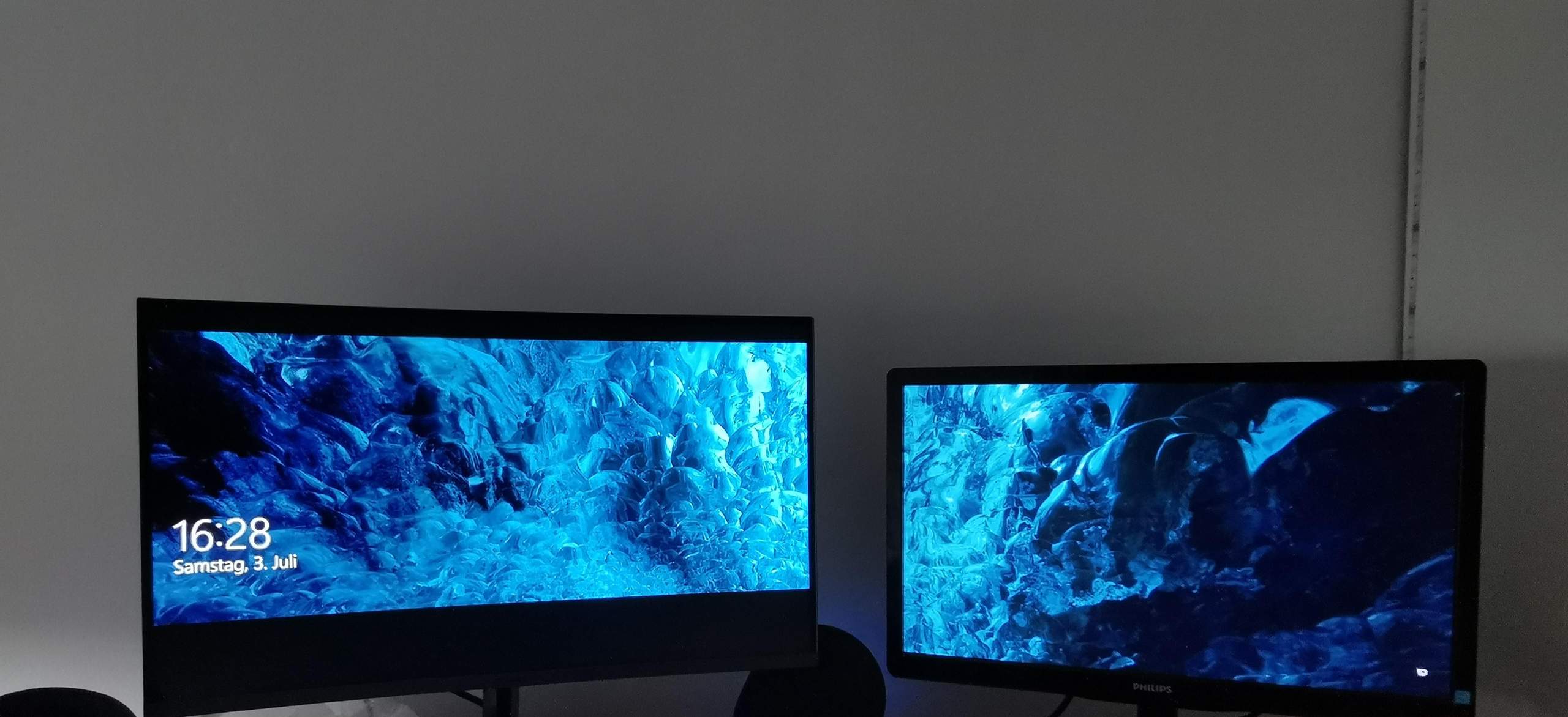 Beide Bildschirme werden als einer angesehen und das Bild verzieht sich? (Computer, Technik, PC)