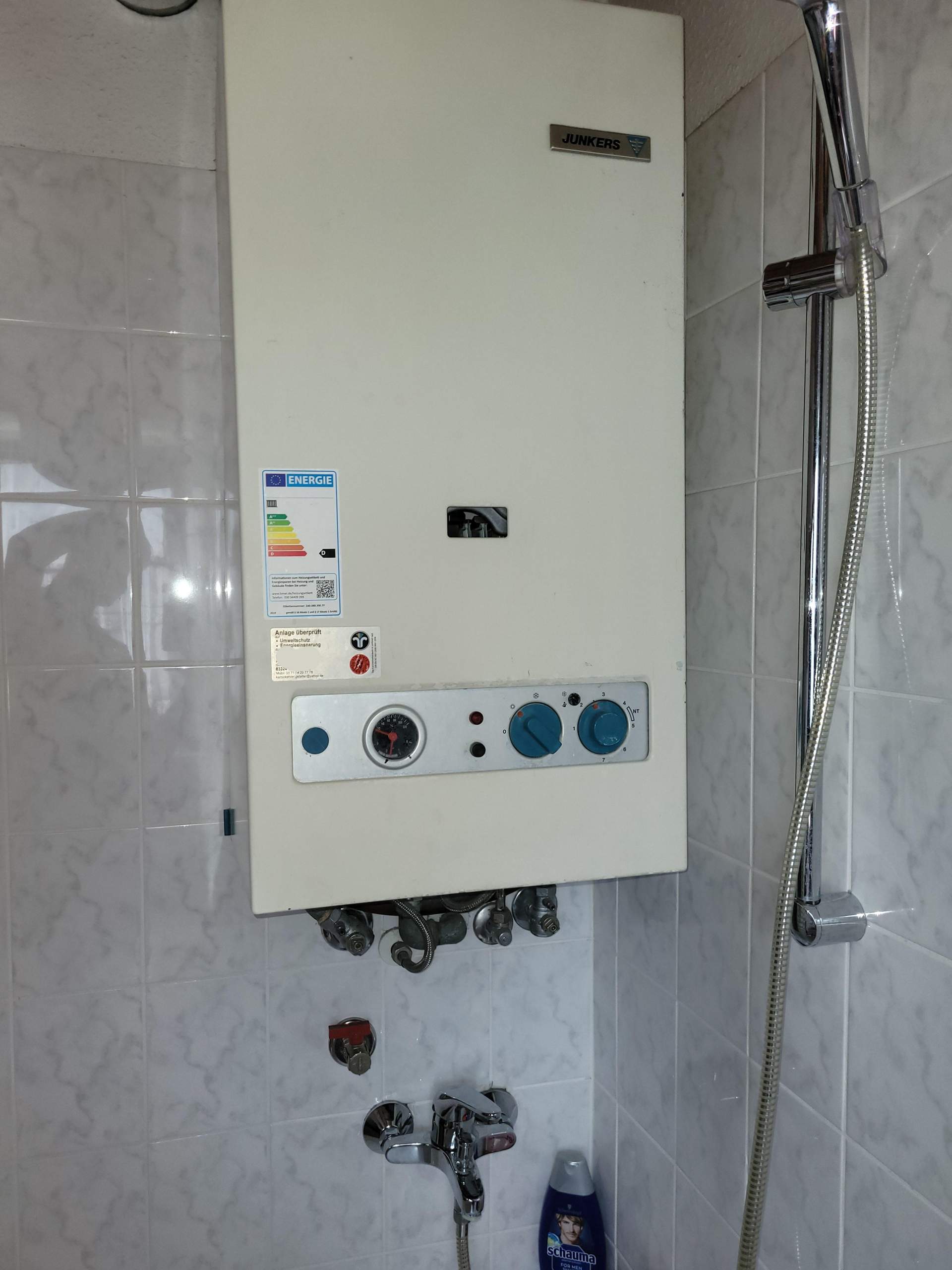 Wie kann ich das Wasser im Badezimmer abstellen? (Duscharmatur)