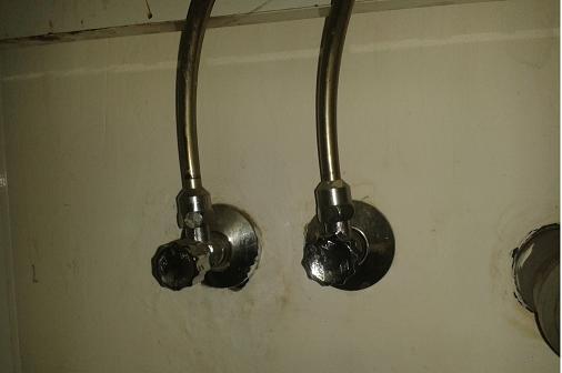 wie kann ich das wasser unter der spule abstellen spulen wasseranschluss