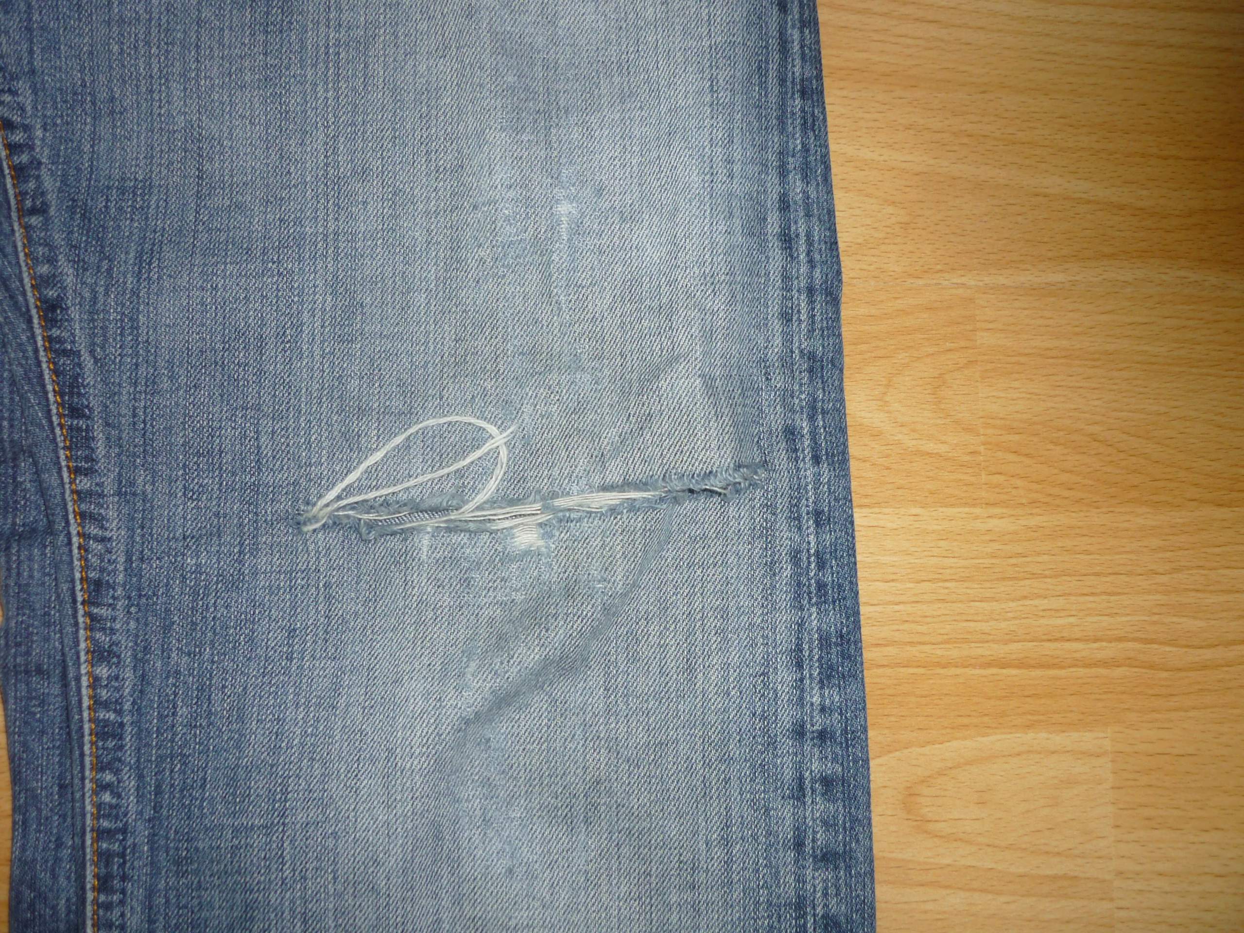 Wie kann ich den Riss der Hose flicken? (Jeans, Schneider)