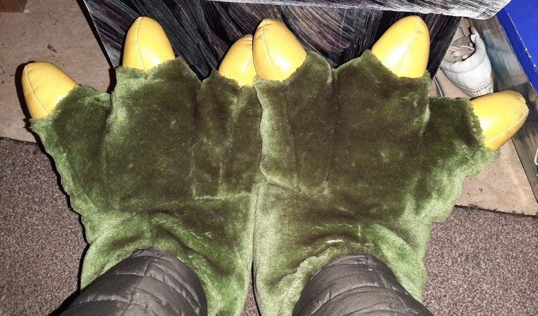 Wie kann ich die Sohle der Monster Hausschuhe reparieren bzw erneuern Wie kann ich die Sohle der Monster Hausschuhe reparieren bzw erneuern