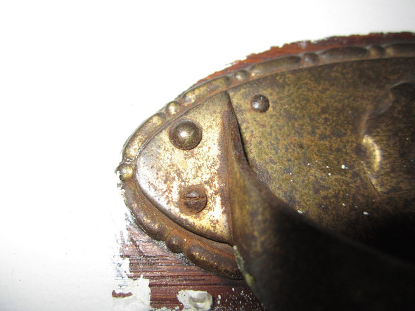 Wie Kann Ich Diese Beschlage Von Einer Alten Kommode Entfernen Bild Dabei Mobel Lackieren Tischler