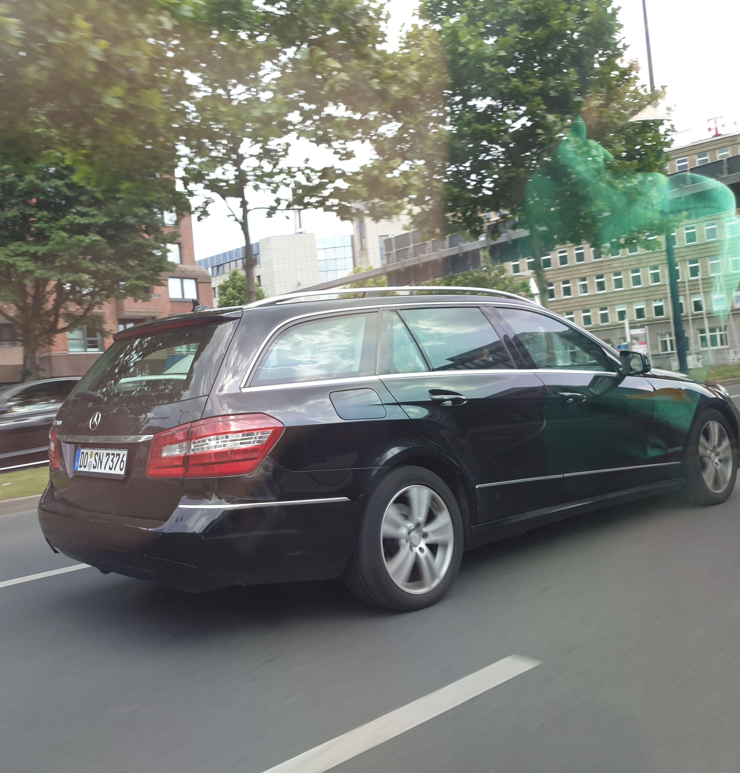 Wie Kann Ich Diese Spiegelung In Photoshop Wegbekommen Computer Auto Bildbearbeitung