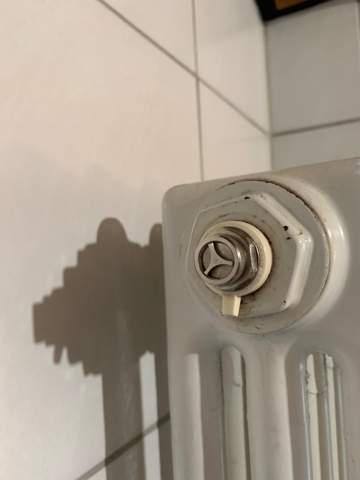 Wie Kann Ich Diesen Heizkorper Entluften Siehe Bild Kein Vierkant Heizung