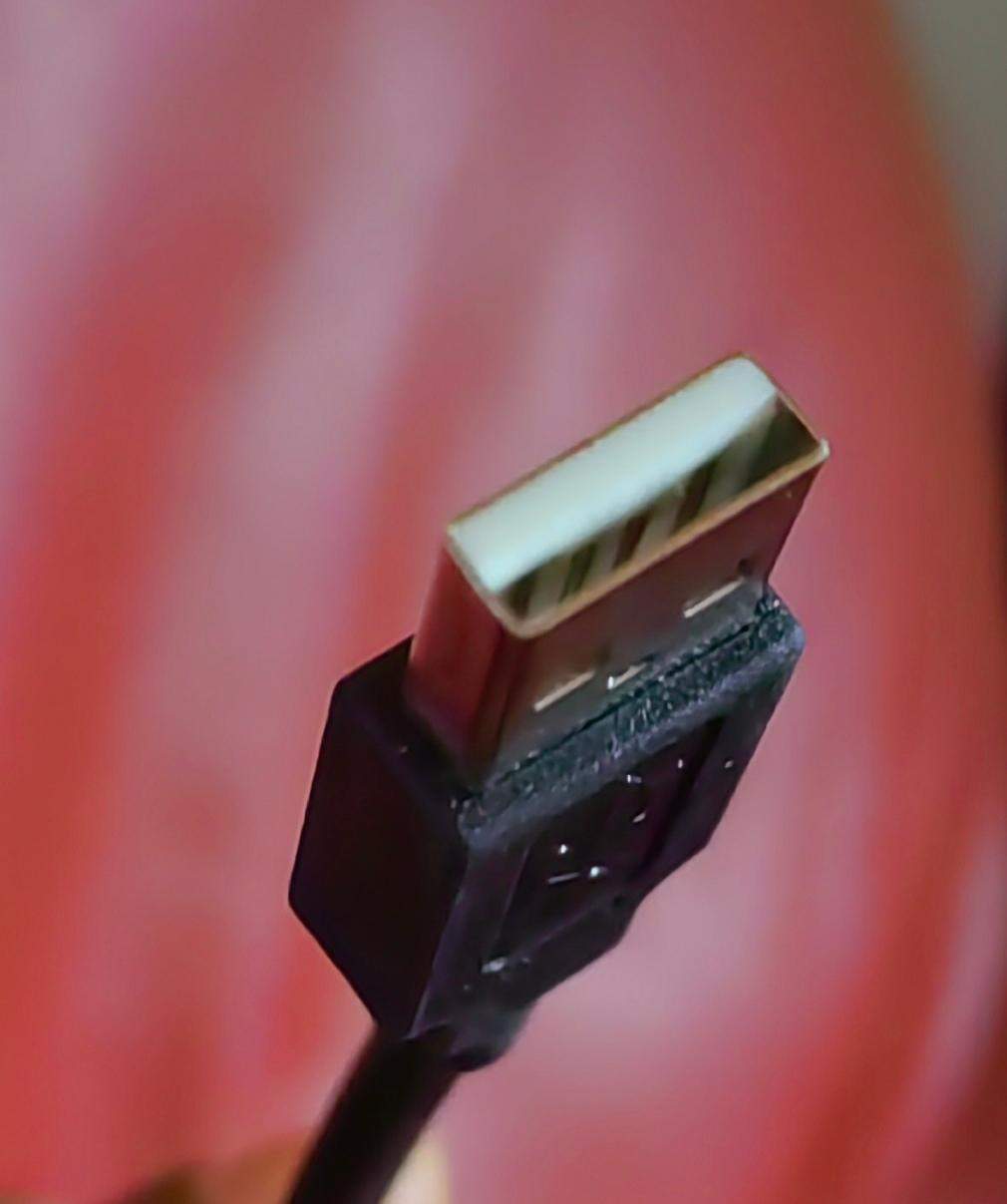 Wie kann ich diesen Kabel mit meinem Handy verbinden? (iPhone, Samsung ...