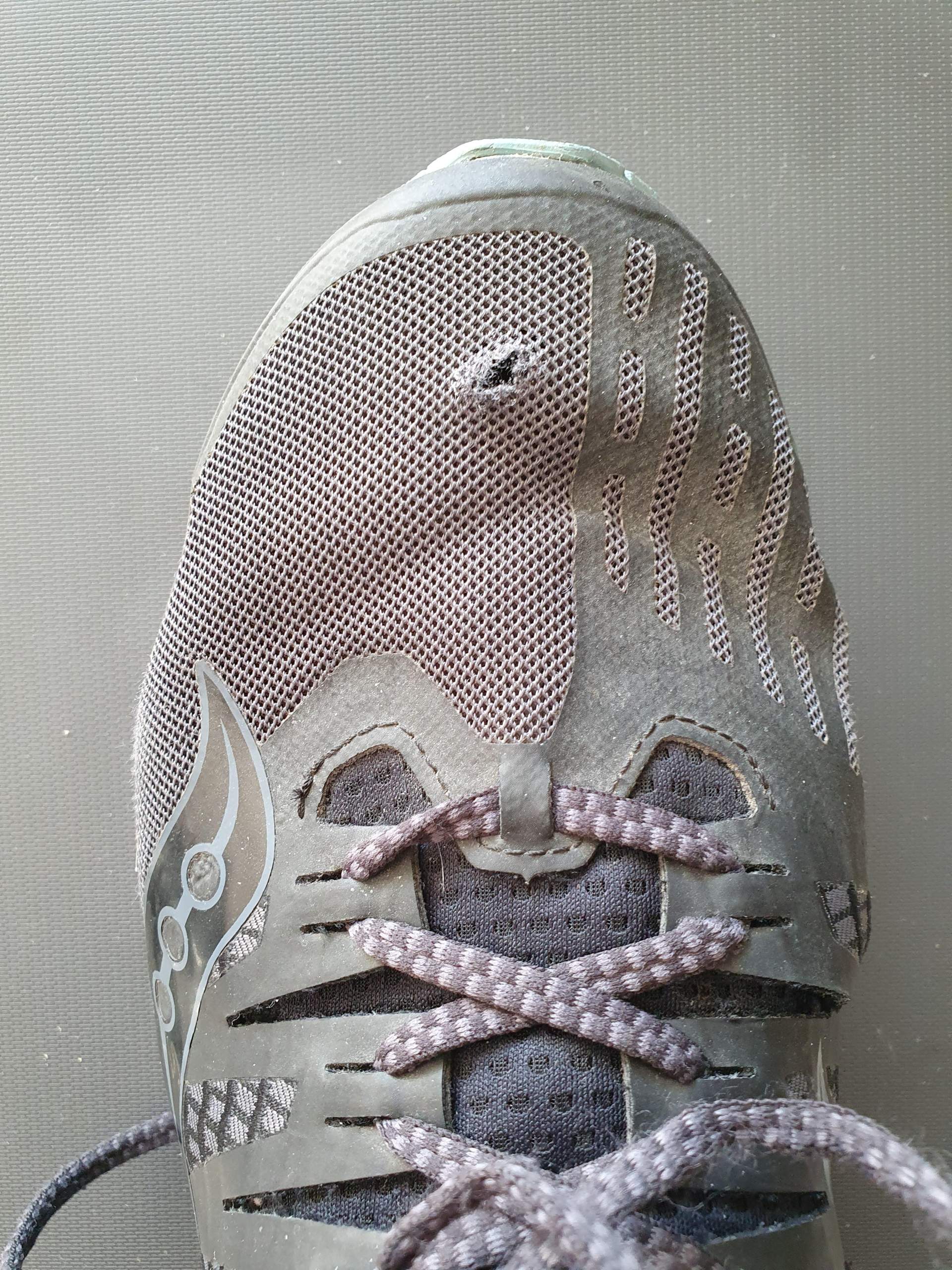 Loch Im Schuh Großer Zeh Flicken Wie kann ich ein Loch in einem Sportschuh selbst reparieren? (Reparatur