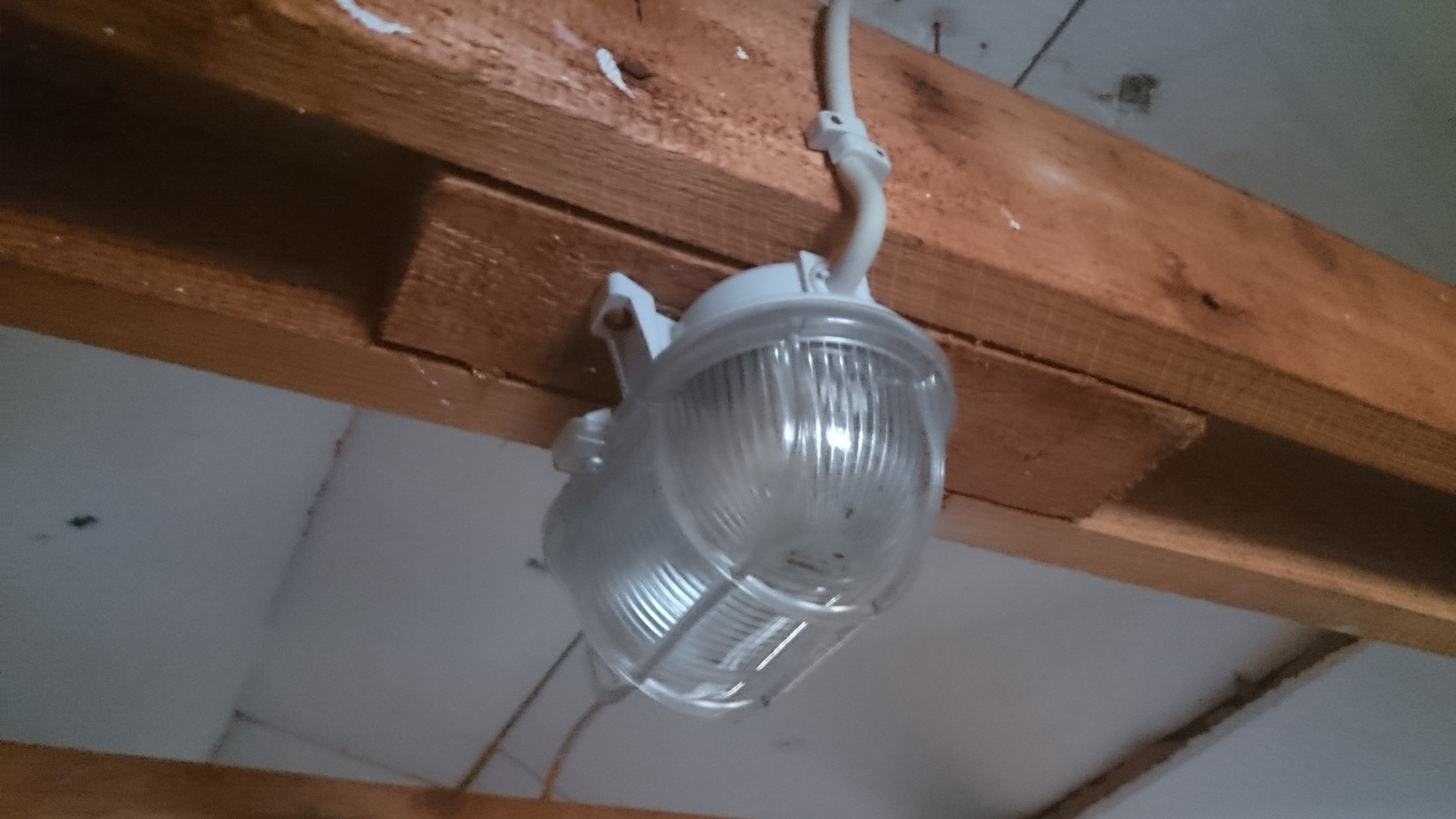 Wie Kann Ich Ein Stromkabel Lampenkabel Abzweigen Elektrotechnik Haustechnik Wie Kann Ich Ein Stromkabel Lampenkabel Abzweigen Elektrotechnik Haustechnik