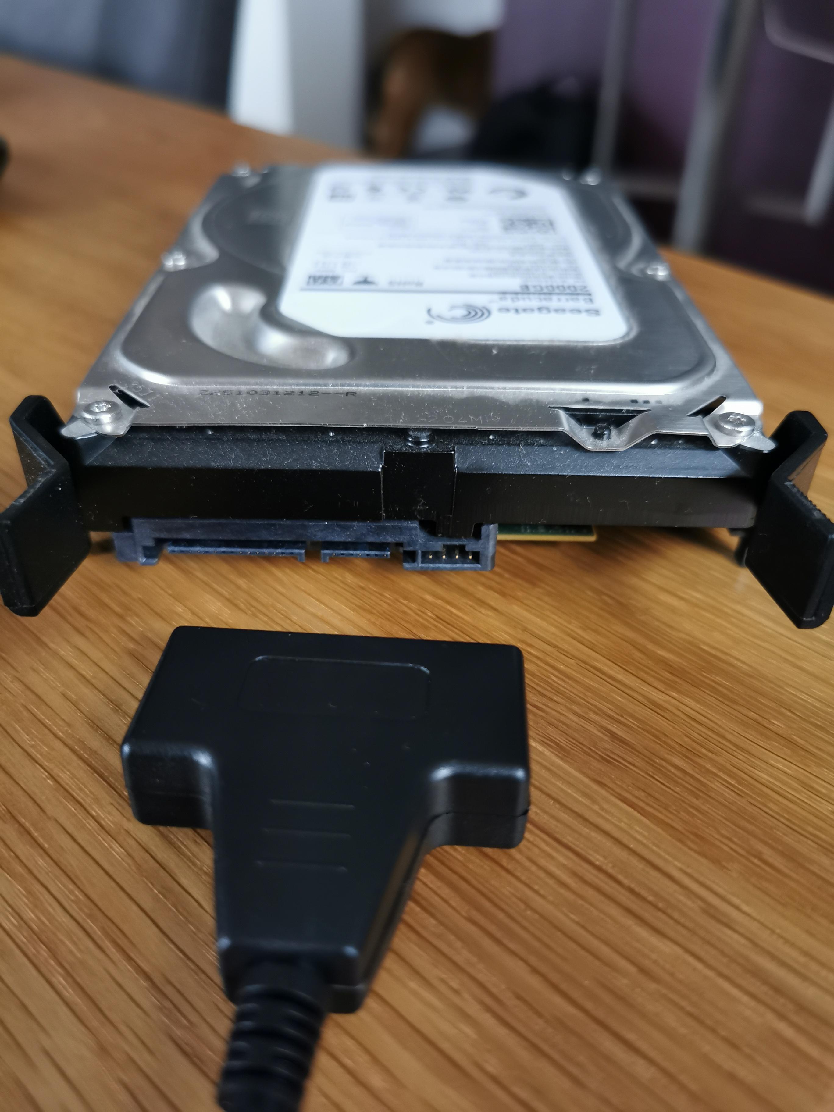 Wie kann ich eine ältere 3.5 Zoll Sata Festplatte auslesen? PC, Technik)