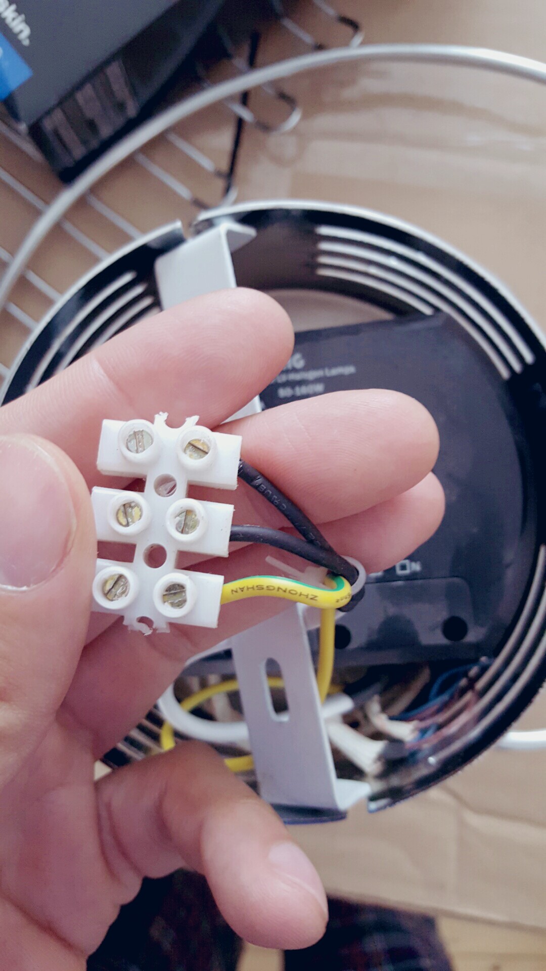 Wie Kann Ich Eine Deckenlampe Mit 2 Schwarzen Kabeln Anschliessen Technik Kabel Elektrik Wie Kann Ich Eine Deckenlampe Mit 2 Schwarzen Kabeln Anschliessen Technik Kabel Elektrik