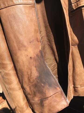 Wie kann ich einen Fettfleck aus meiner Lederjacke entfernen?