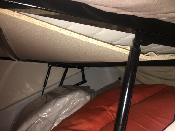 Wie kann ich Spanplatte unterm Bett ersetzen oder reparieren?