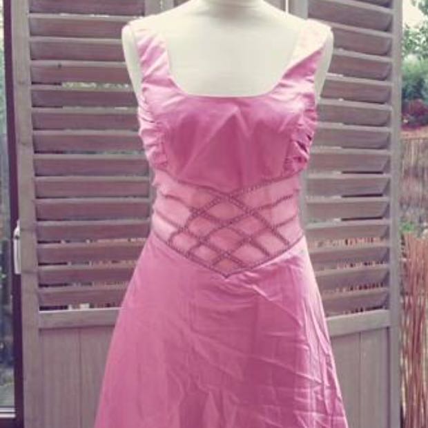 Wie Kann Man Als Mann Ungestort Damen Kleider Anprobieren Gehen Manner Kleid