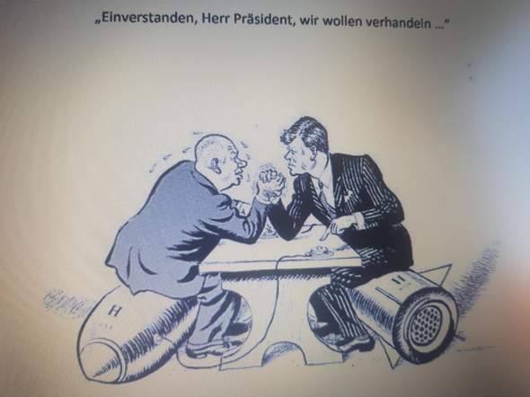 Wie Kann Man Die Karikatur Zur Kubakrise Analysieren Geschichte Kalter Krieg Karikaturanalyse