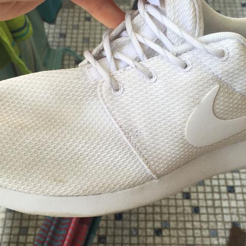 Man sieht die leichte grauen verfärbungen - (Schuhe, Nike)
