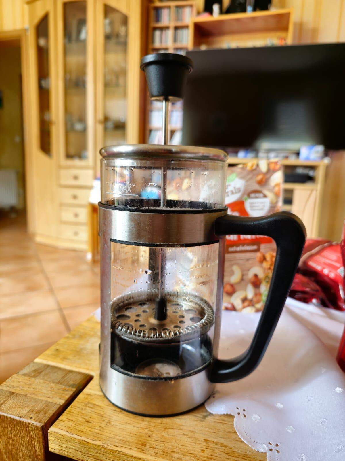 Wie kocht man Kaffee mit diesen Gerät (Bild)? (Milch, Koffein)