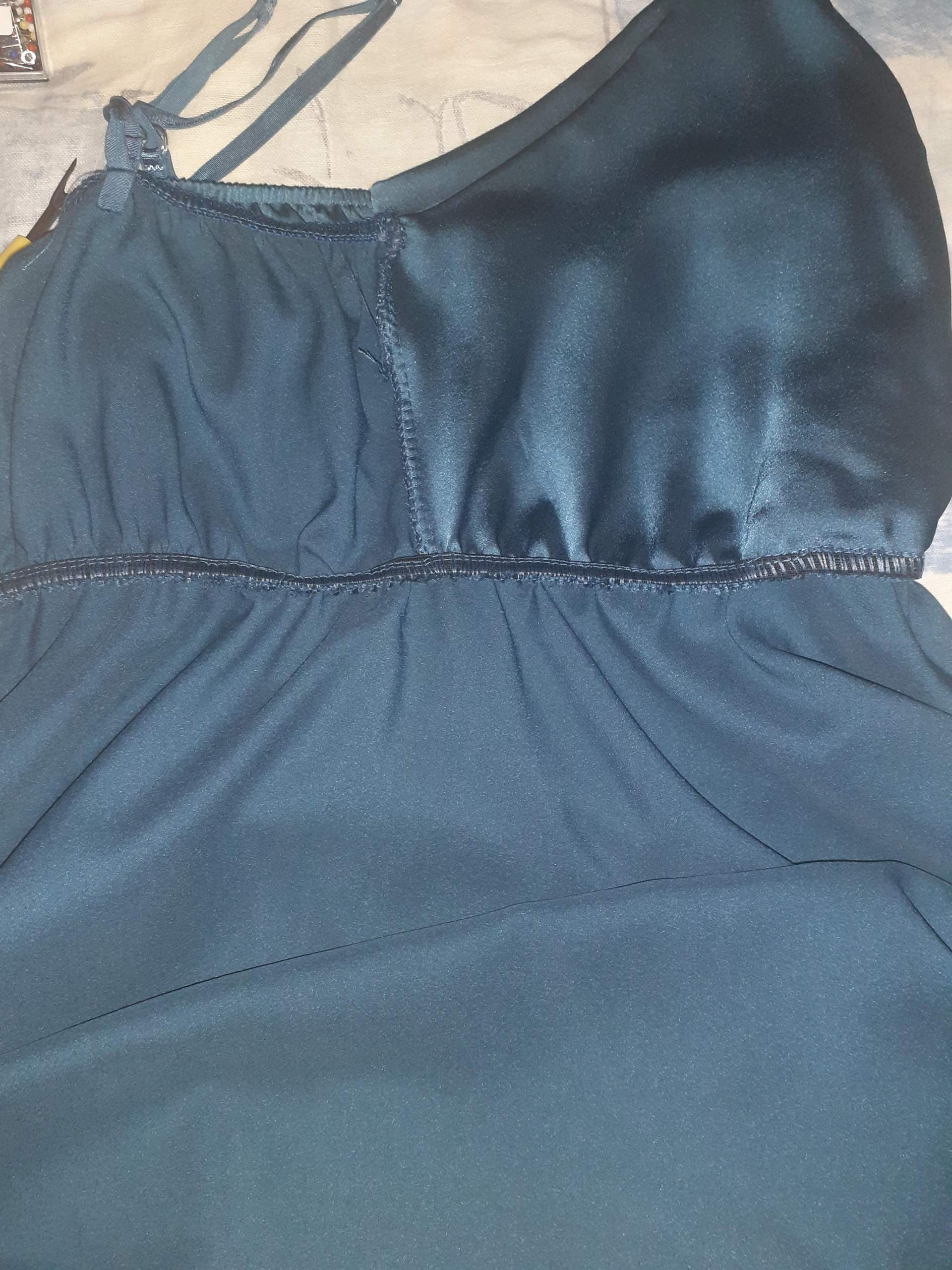 Wie könnte ich am besten die Passform anpassen/ die Seiten enger machen? Kleid, nähen)
