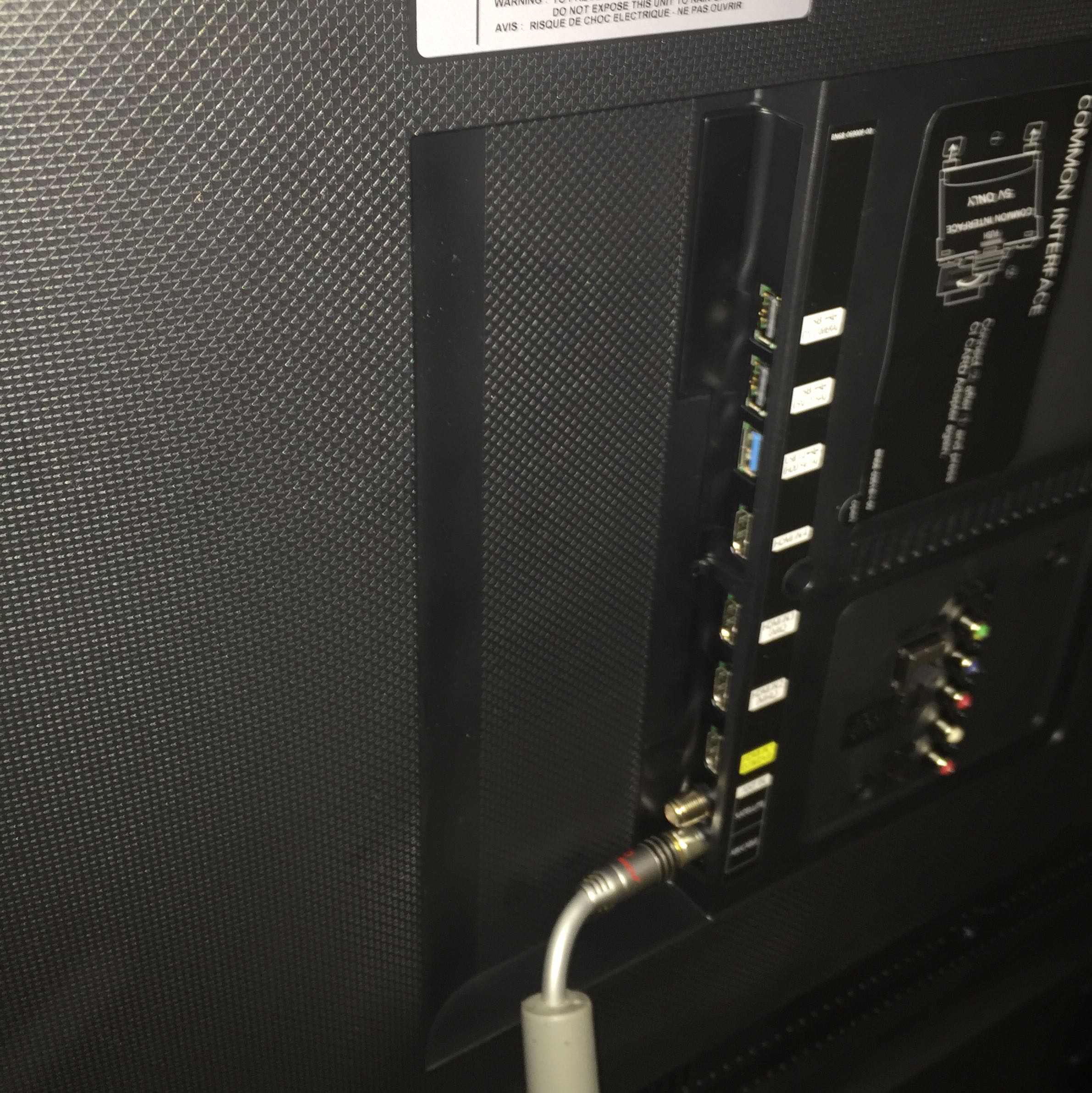 Wie komme ich an die Anschlüsse bei meinem Samsung Smart TV nach dem ich ihn an die Wand ...