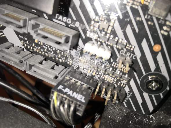 Wie kommt der VDG Stecker ins Mainboard? (Computer, Technik, PC)