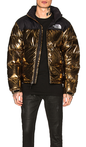 Wie kommt die North Face Jacke in Gold für Herren an in der Öffentlichkeit?