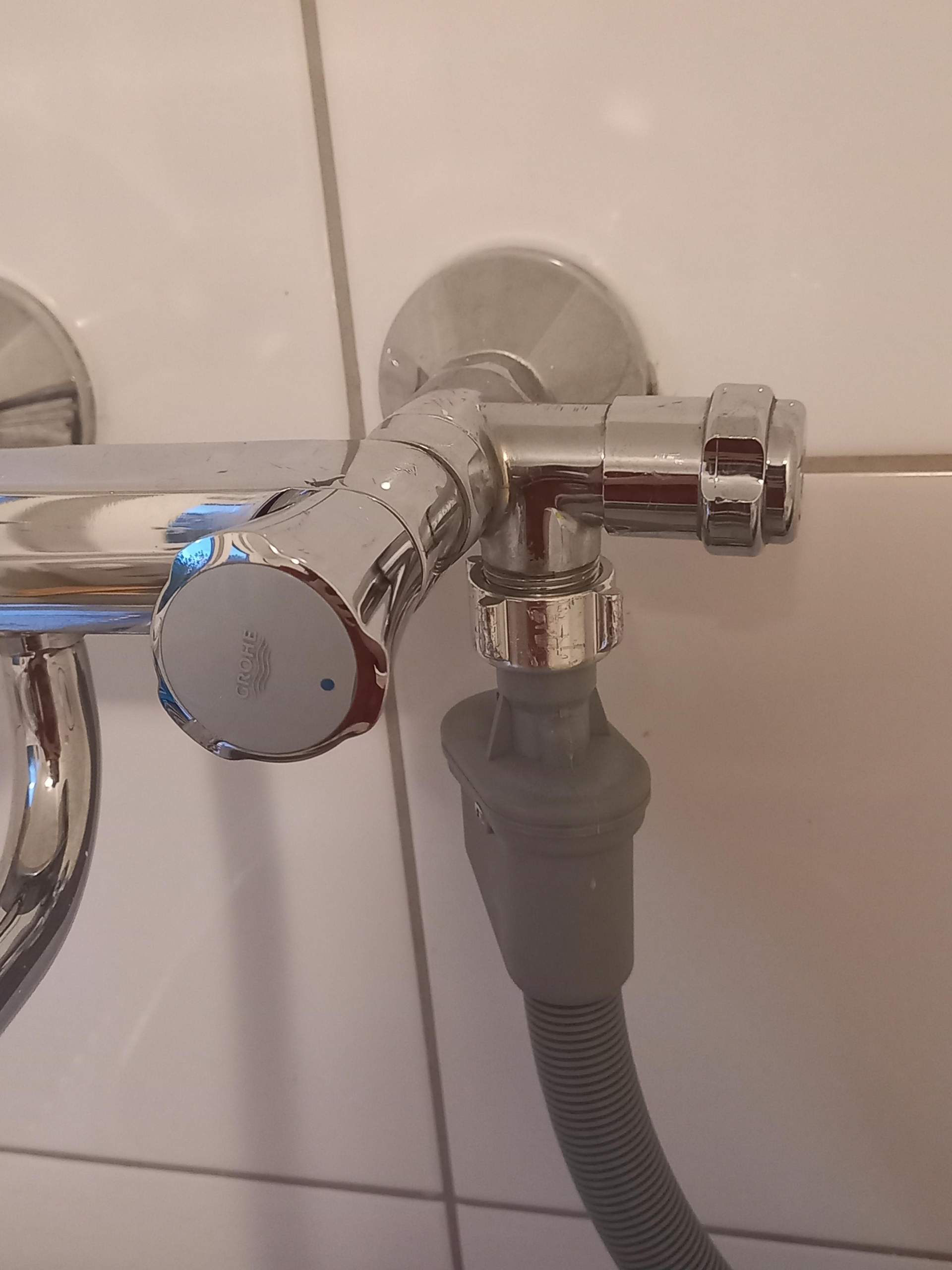 Wie kriege ich diesen Wasserhahn für die Waschmachine auf? (Küche, Waschmaschine, Anschluss)