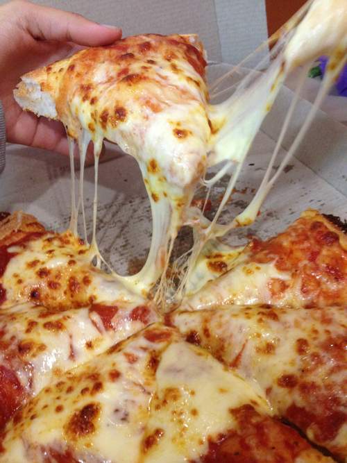 Wo kommt der Käse bei der Pizza hin?