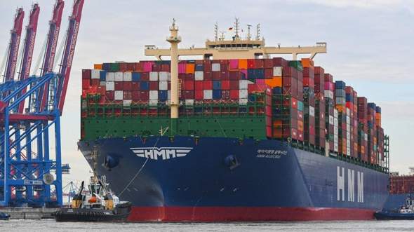 Wie lang ist der Bremsweg eines Containerschiffes, welches mit maximaler Geschwindigkeit fährt?