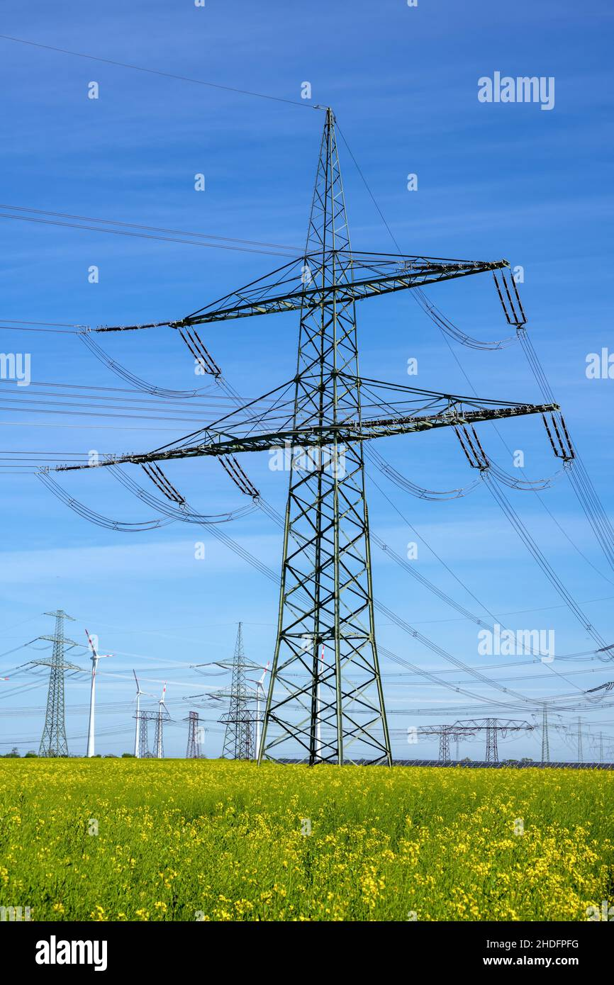 Wie lange ist die Bauzeit von solch einem Stromleitungsturm? (Strom ...