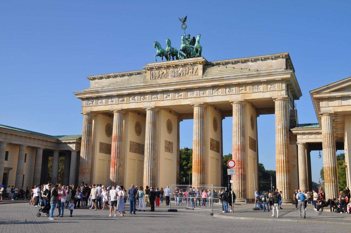 Wie lange wird das dauern bis das Brandenburger Tor wieder vollständig ...