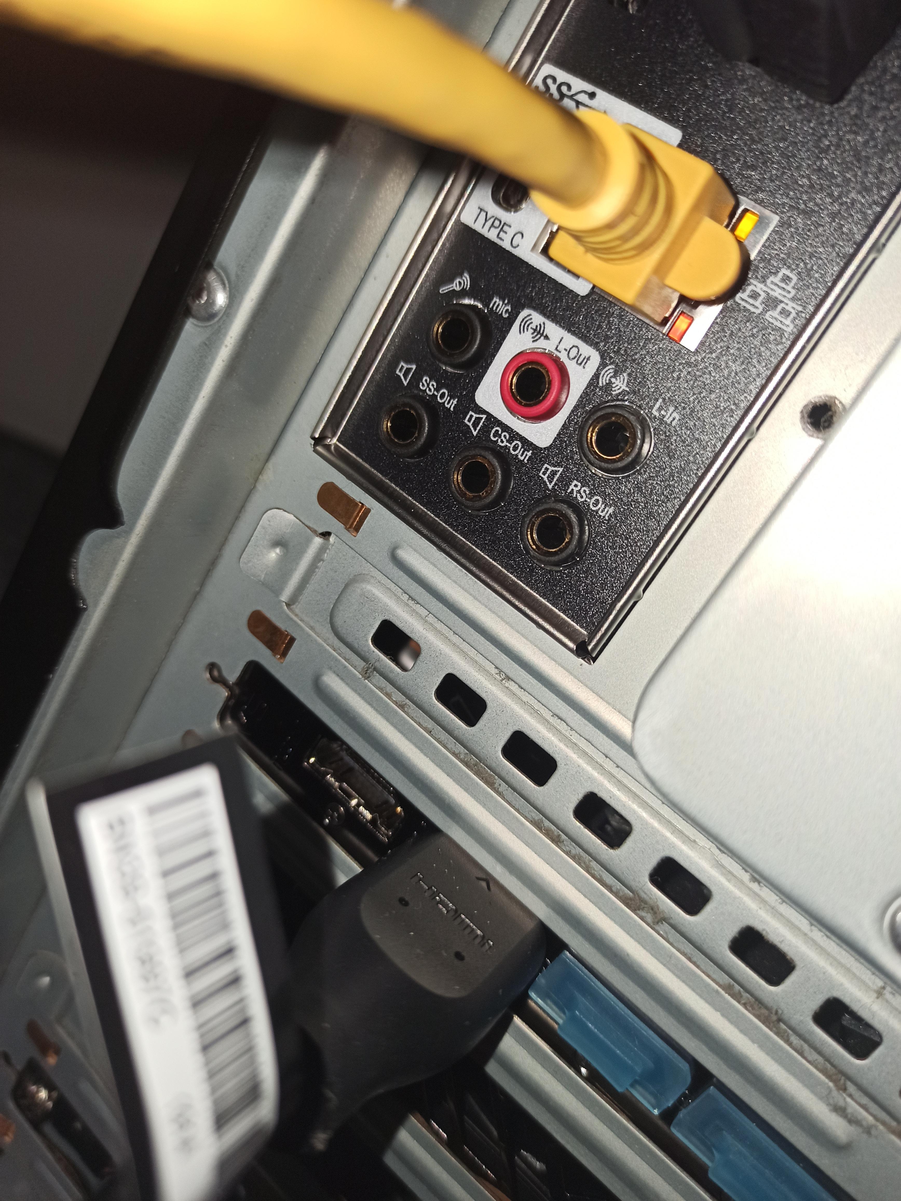 Wie Lautsprecher Kabel an PC anschließen? Technik, Musik)