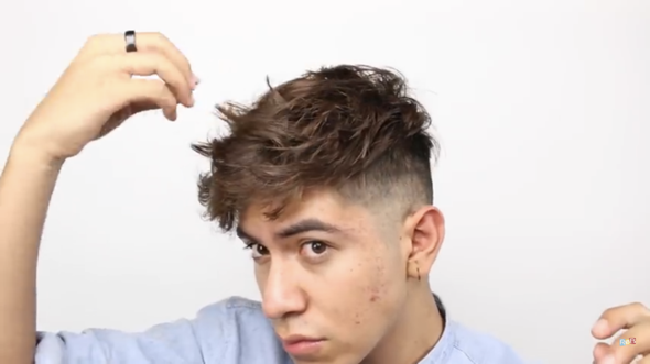 Wie Macht Man Diese Frisur Habe Total Glatte Haare Friseur Locken Undercut