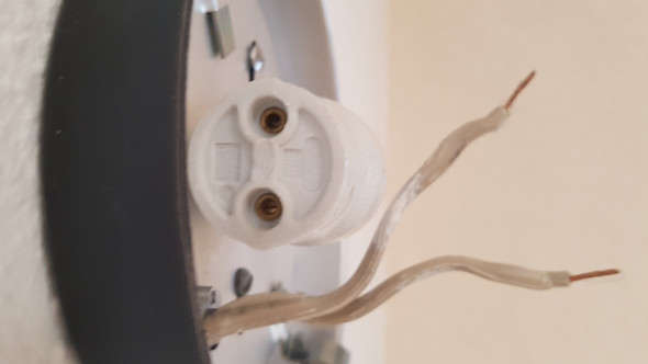 Wie müssen die beiden Kabel bei einer Deckenlampe in die entsprechenden