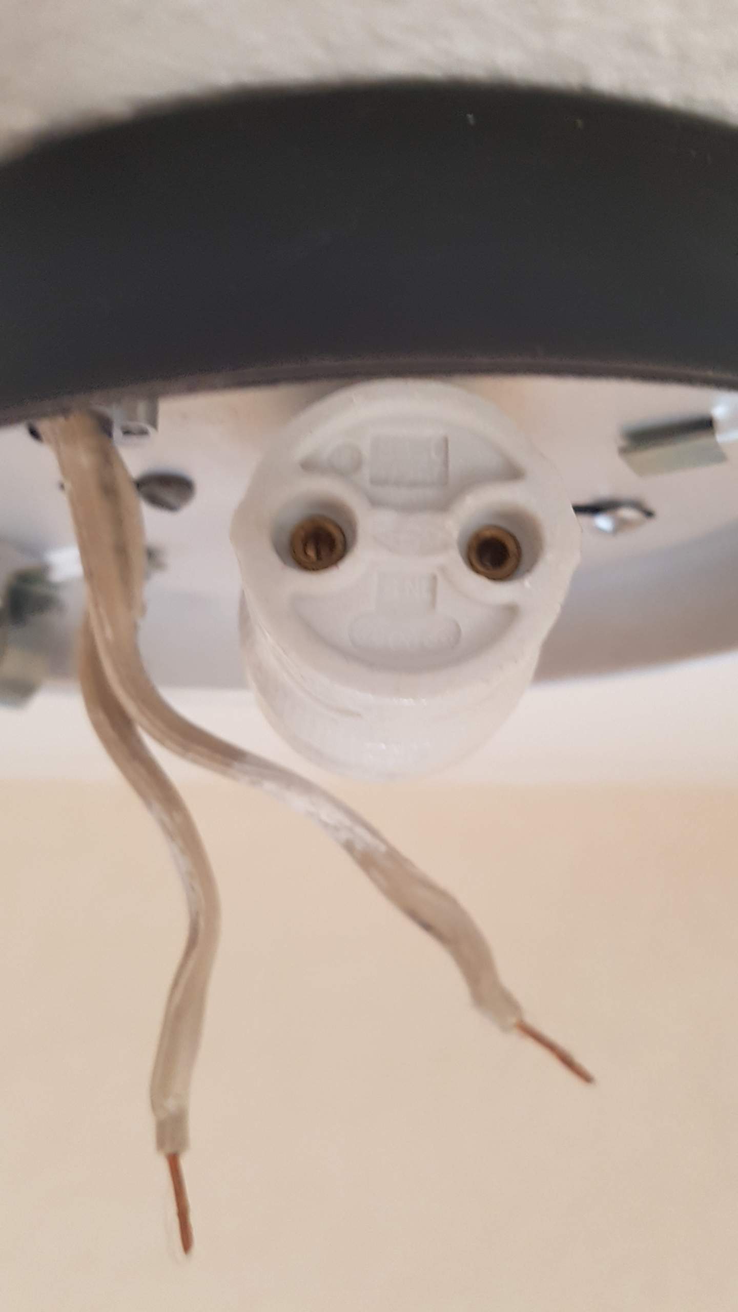 Wie müssen die beiden Kabel bei einer Deckenlampe in die entsprechenden