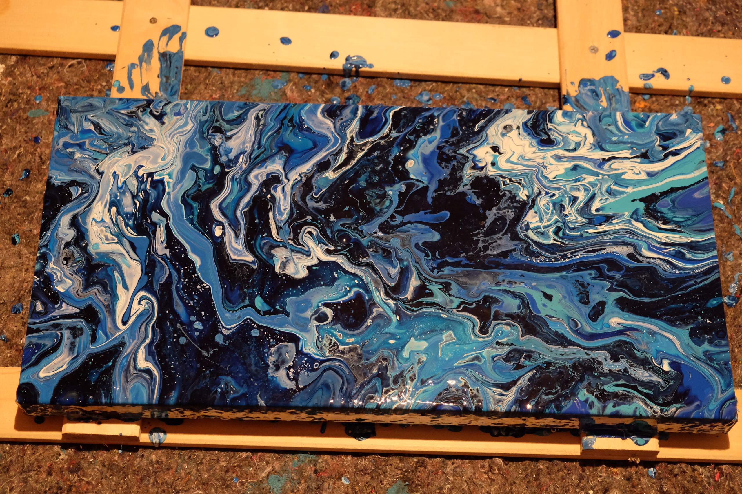 Wie nennt man die Maltechnik, ist mit flüssigen Acrylfarben gemacht und ...