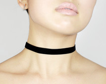 wie nennt man diese halsbänder und wo kann man sie kaufen(BILD)?