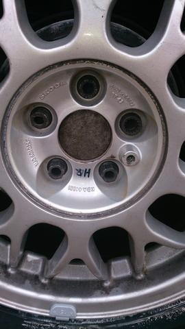 Auf der Hinterachse ist der Deckel drauf - (Auto, VW, Reifen)