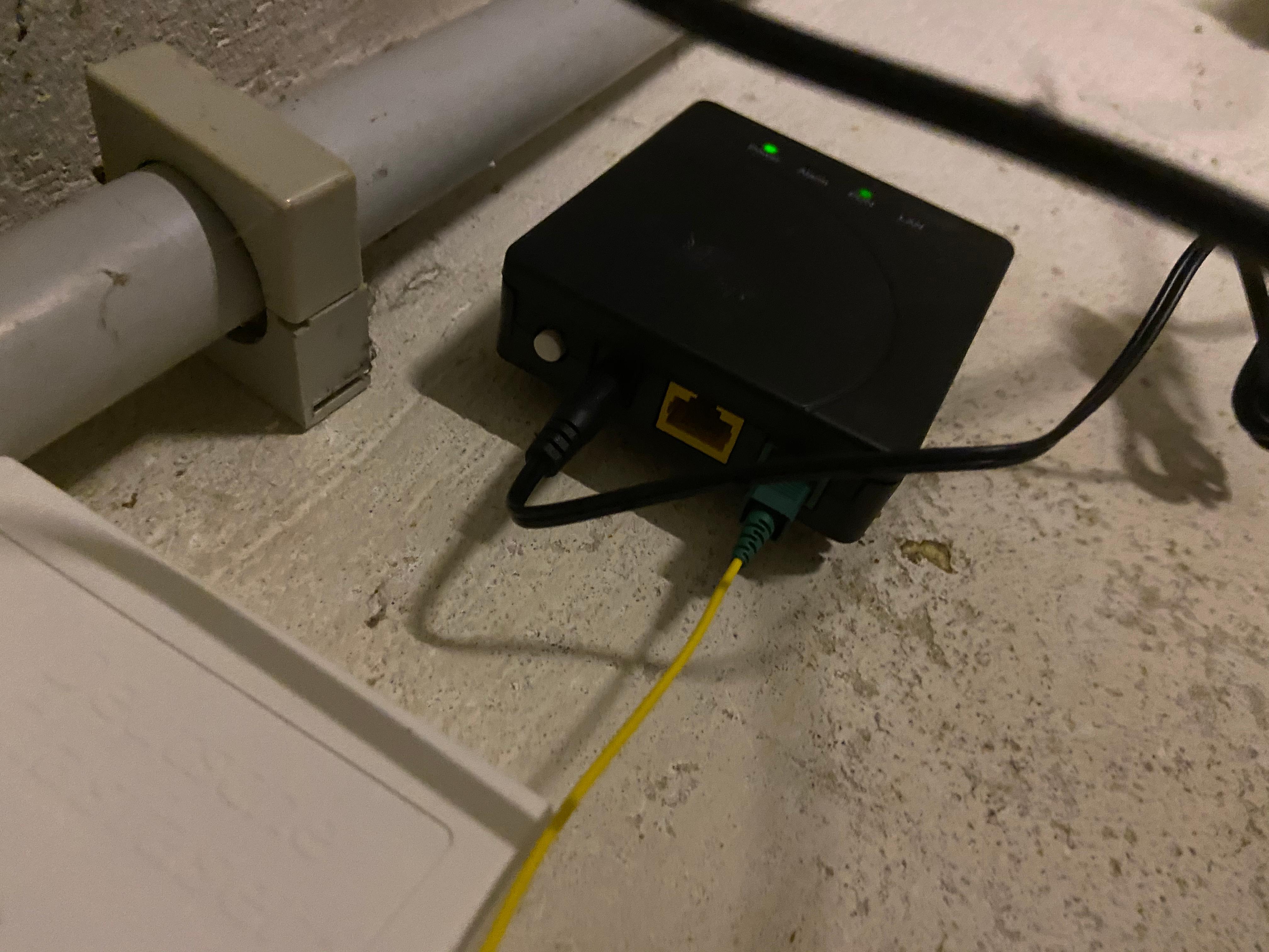 Wie neuen Glasfaser Anschluss an Router anschließen? (Computer, Internet, Elektronik)