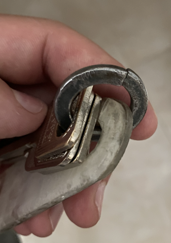 Wie öffne ich einen Schlüsselring aus Eisen?