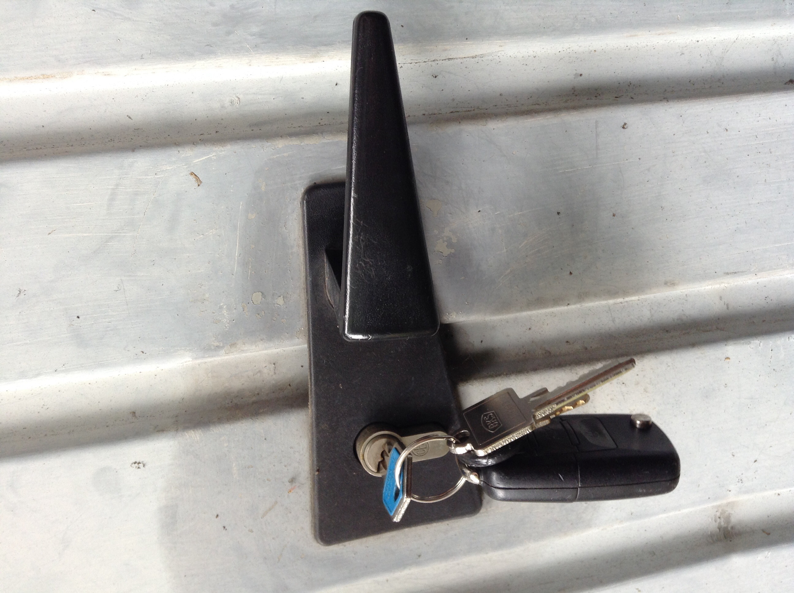 Elektrisches Garagentor Ohne Notentriegelung öffnen