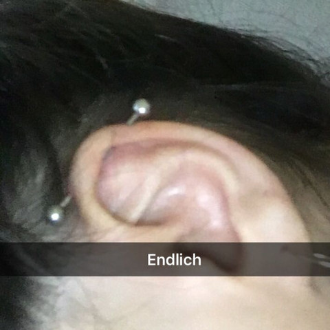 Industrial 
Piercing 
Am Ohr
Passende Pflege 
Notfall
 - (Pflege, Piercing, Ohr)