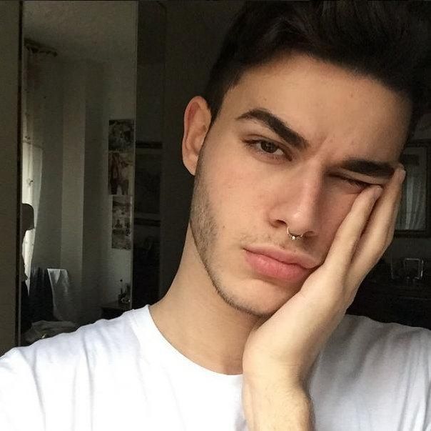 Wie Schafft Man Es So Dichte Breite Augenbrauen Ohne Schminke Zu Haben Zupfen