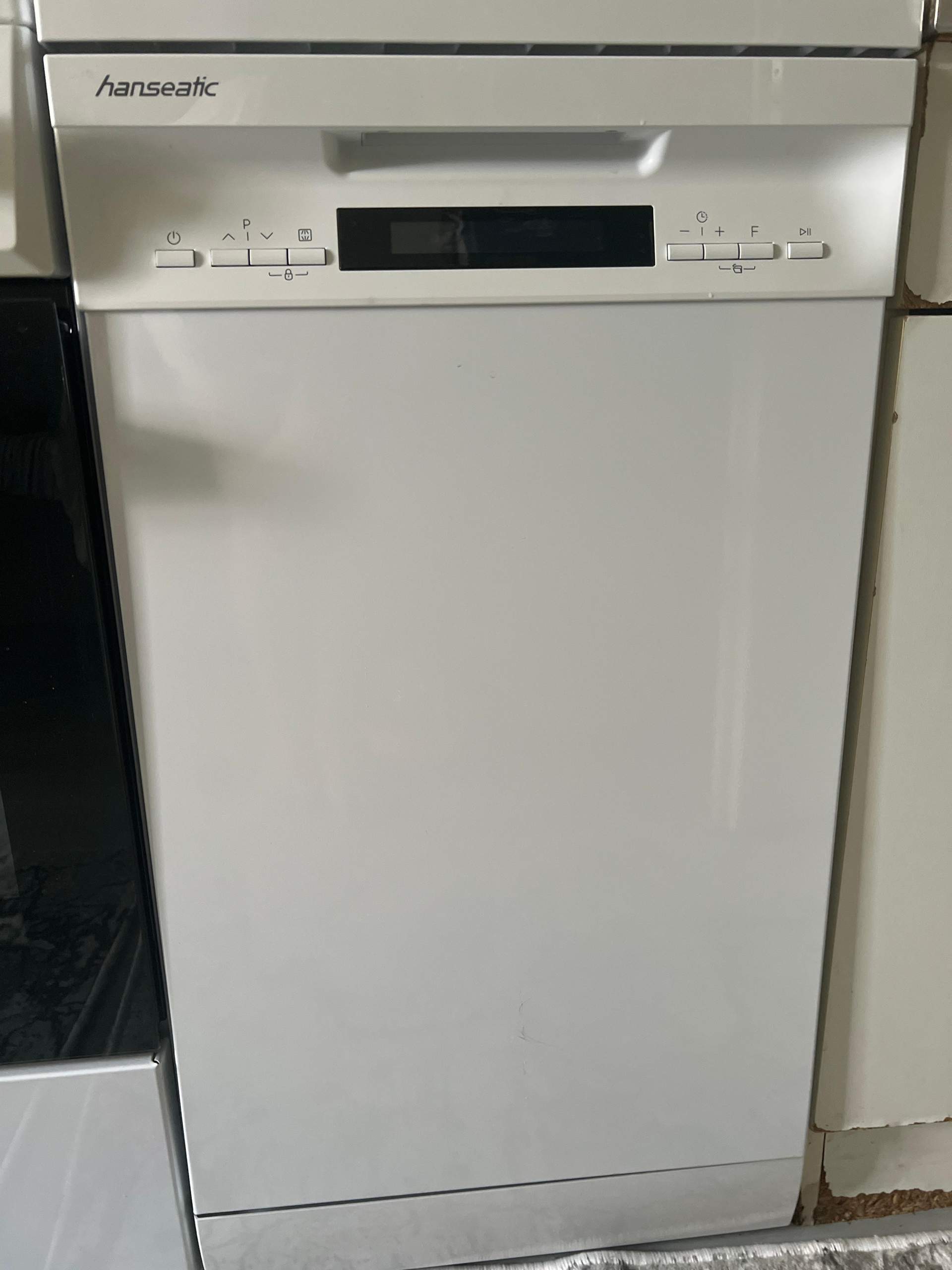 Wie schalte ich die Spülmaschine an? (Abfluss, Wasserhahn)