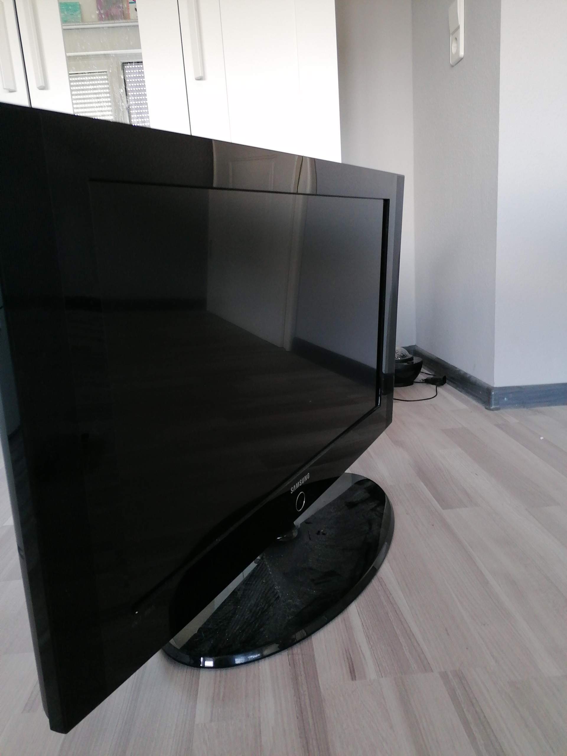 Wie schaltet man den Fernseher an? (Technik, Technologie, TV)