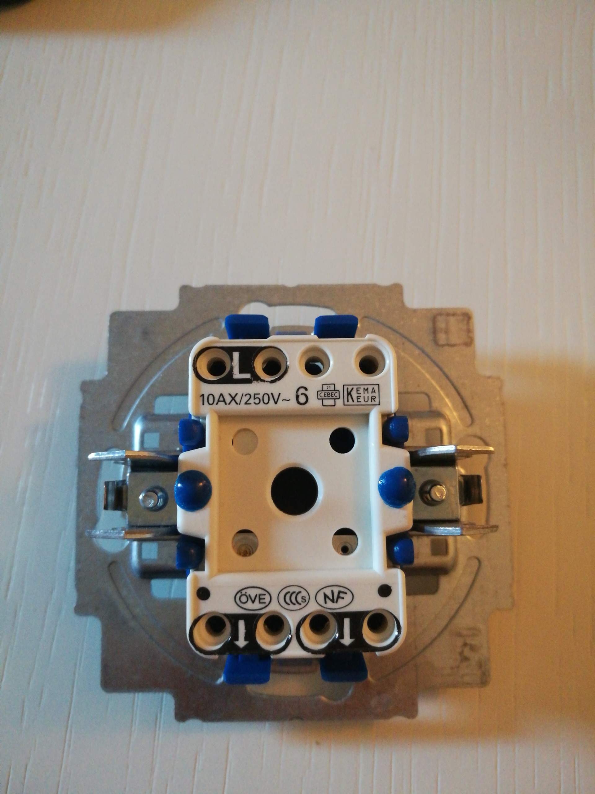 Wie schließe ich den Lichtschalter korrekt an? (Technik, Technologie